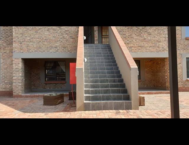 3 BEDROOM APARTMENT FOR SALE IN BEYERS PARK